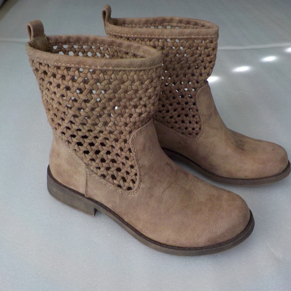 Mudd Tan Suede Boots w/Open Weave Tops